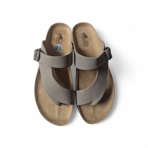 Cliffs by White Mountain Tan Footbed Thong Sandals with Buckle Size 9.5 NWOB
